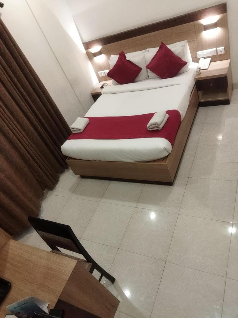 Photo of the whole room, Bedroom