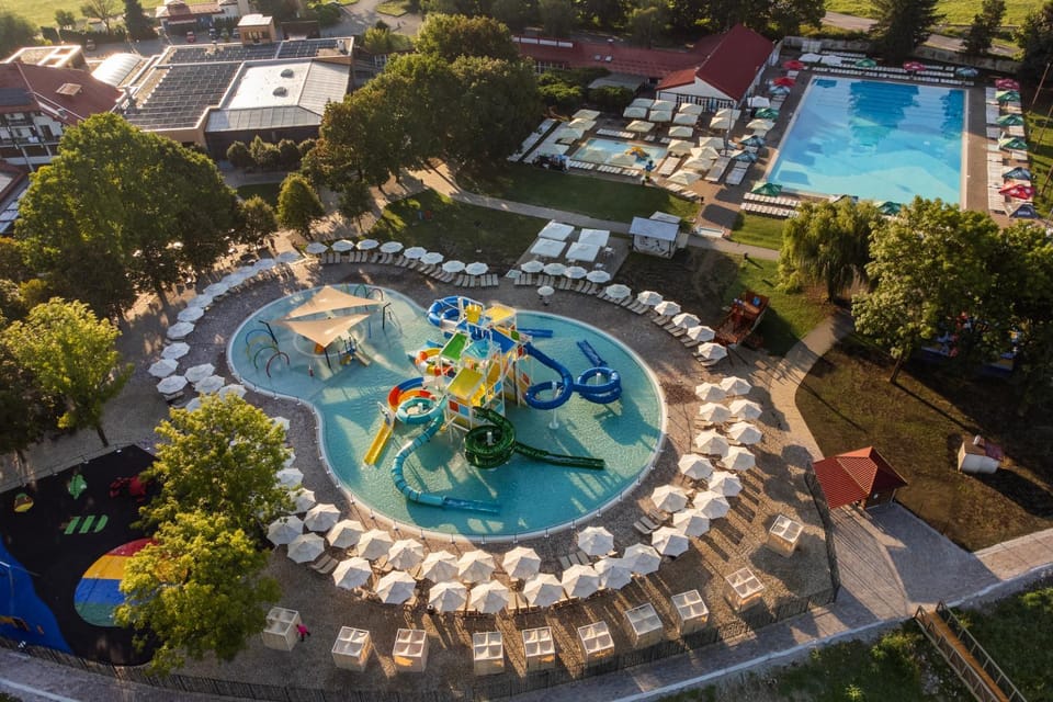 Day, Natural landscape, Bird's eye view, Aqua park, Pool view, Swimming pool, sunbed