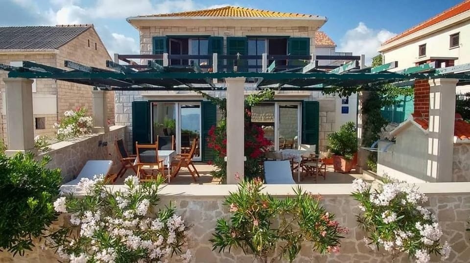 Property building, Patio, Facade/entrance, Garden, View (from property/room), Balcony/Terrace, Other, Seating area, Garden view