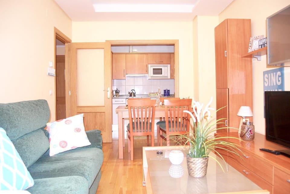 Communal lounge/ TV room, Living room, Seating area, Dining area