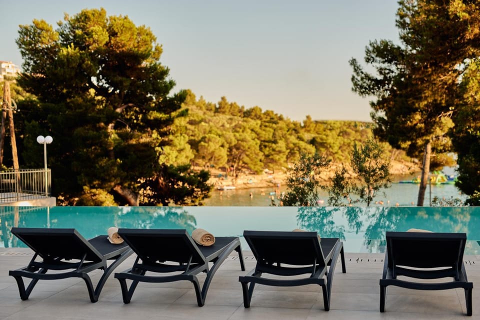 Day, Natural landscape, Pool view, Sea view, Swimming pool, sunbed