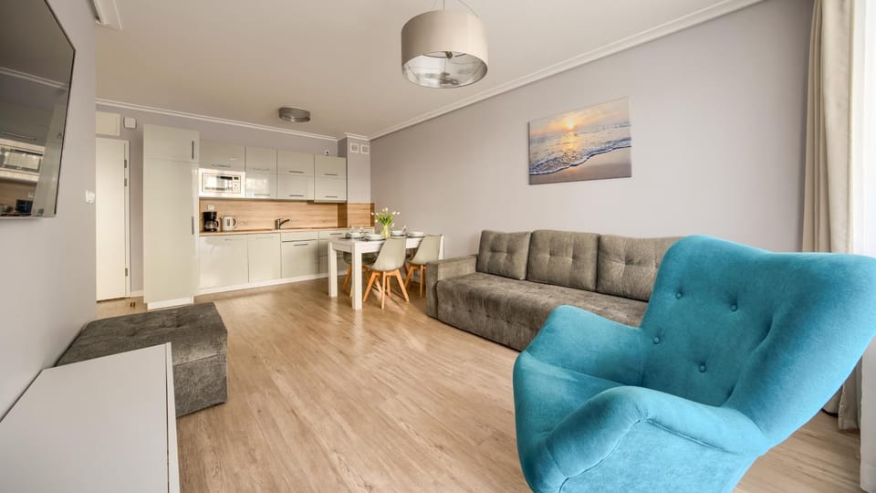 Kitchen or kitchenette, Living room, Seating area, Dining area