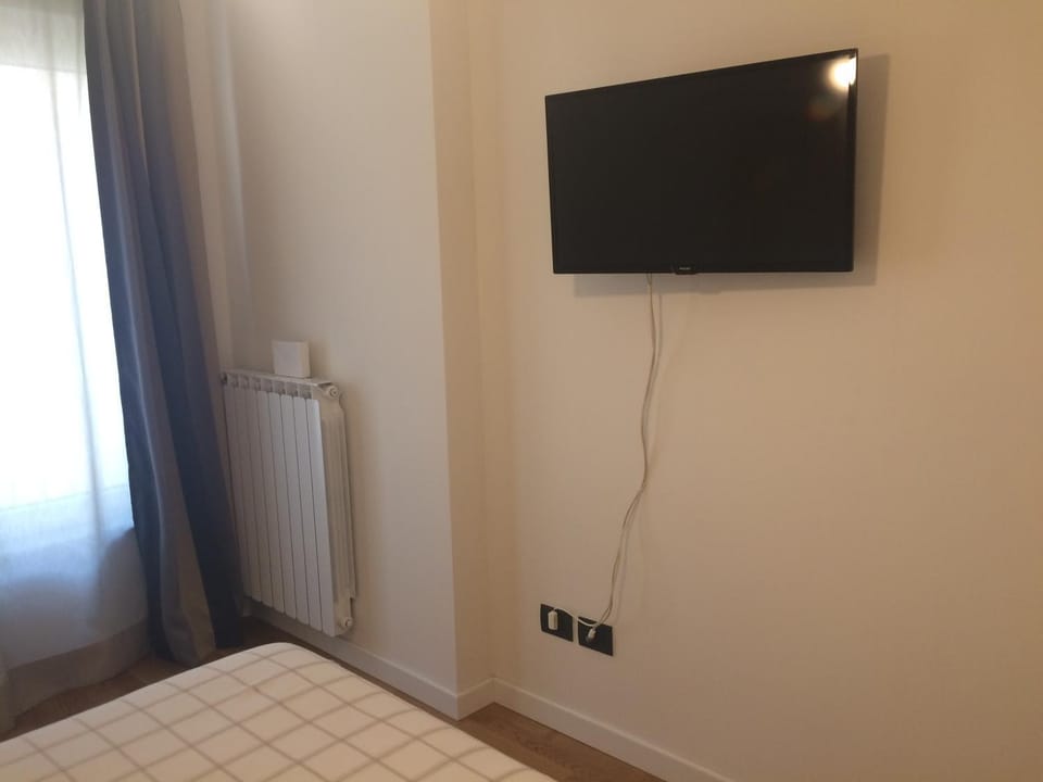 Bed, TV and multimedia, internet