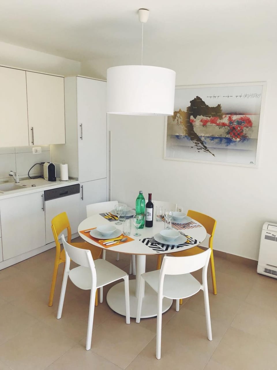 Coffee/tea facilities, Kitchen or kitchenette, Dining area