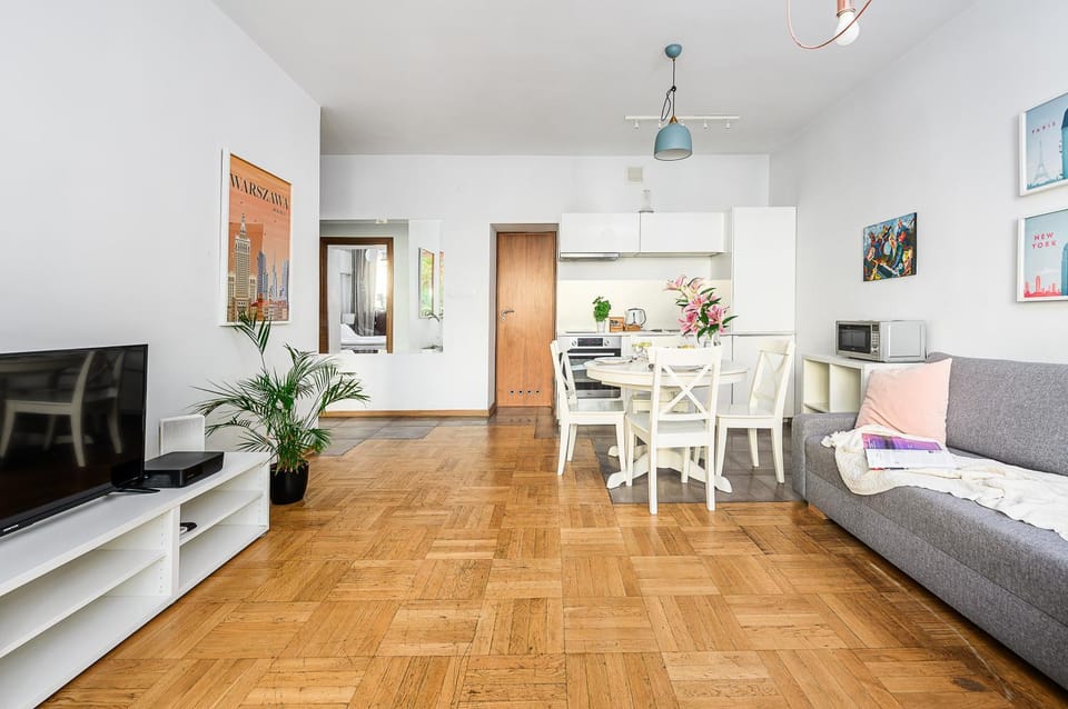 TV and multimedia, Kitchen or kitchenette, Living room, Seating area, Dining area