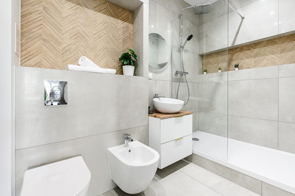 Shower, Toilet, Bathroom, bidet, towels
