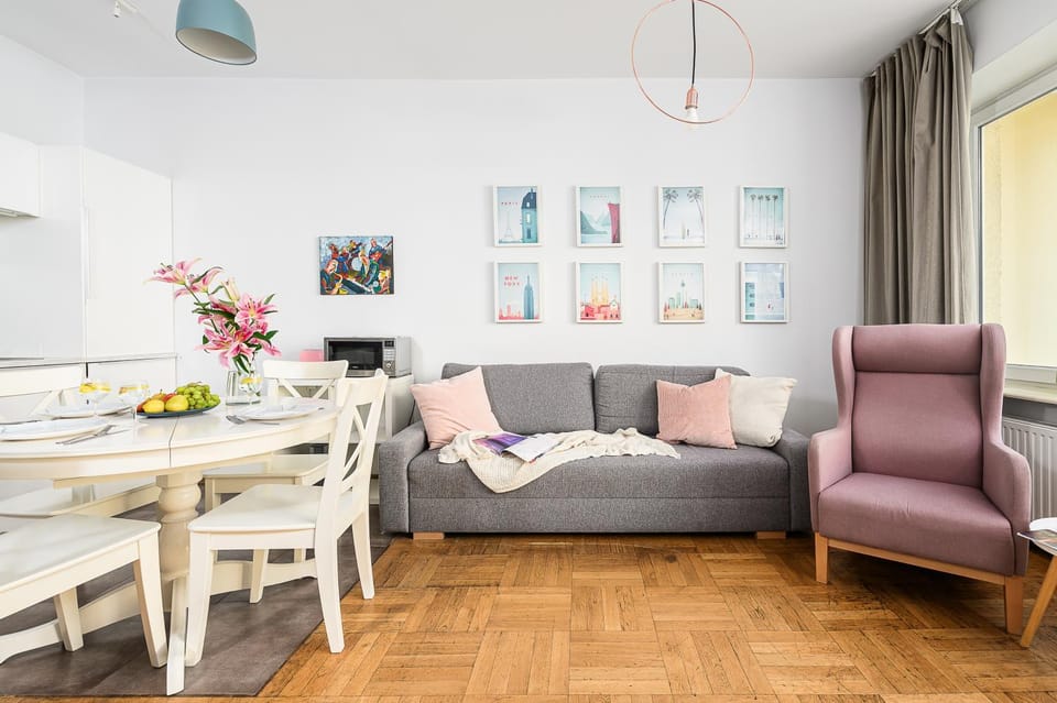 Bed, Living room, Seating area, Dining area