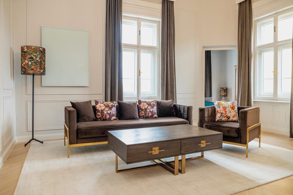 Living room, Seating area