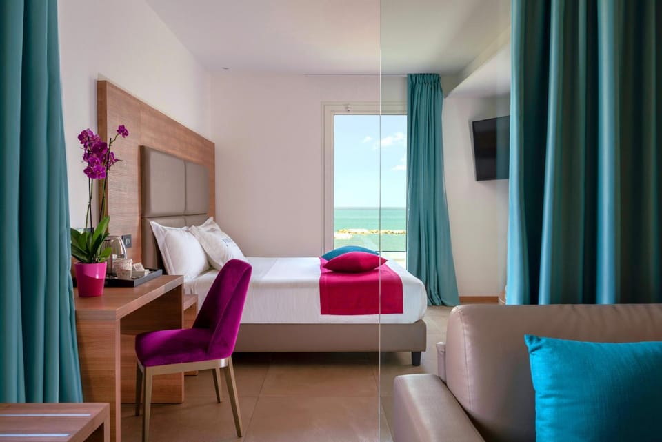 View (from property/room), Photo of the whole room, Bedroom, Sea view
