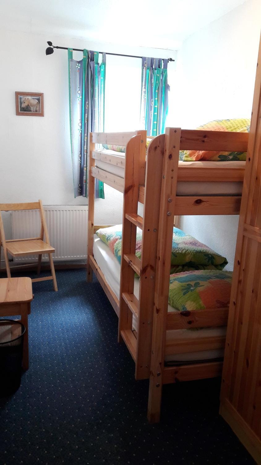 Bedroom, bunk bed