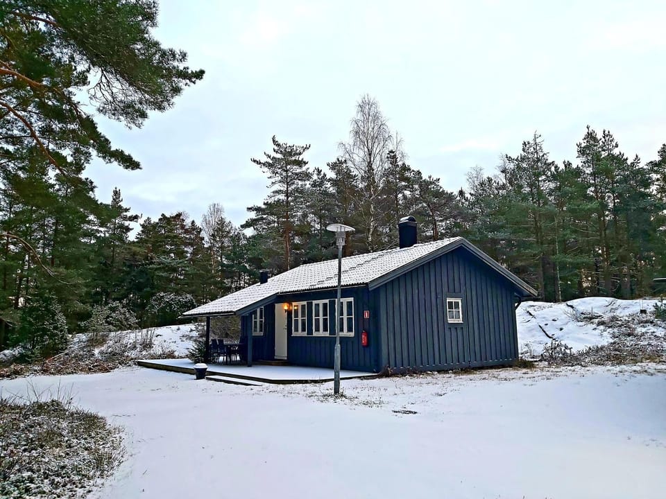 Hällestrand Cottage -Sillen Nature lodge in Västra Götaland County