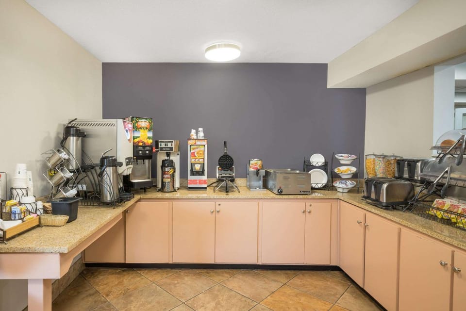 Restaurant/places to eat, Dining area, On site, Breakfast