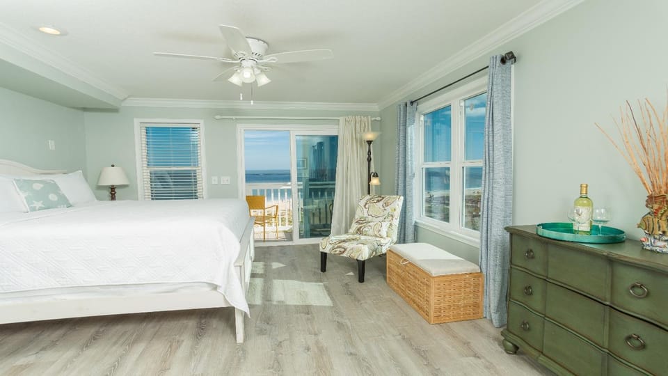 Bed, Day, Natural landscape, Summer, Balcony/Terrace, Beach, Bedroom, On site, Sea view, Sea view, Alcoholic drinks