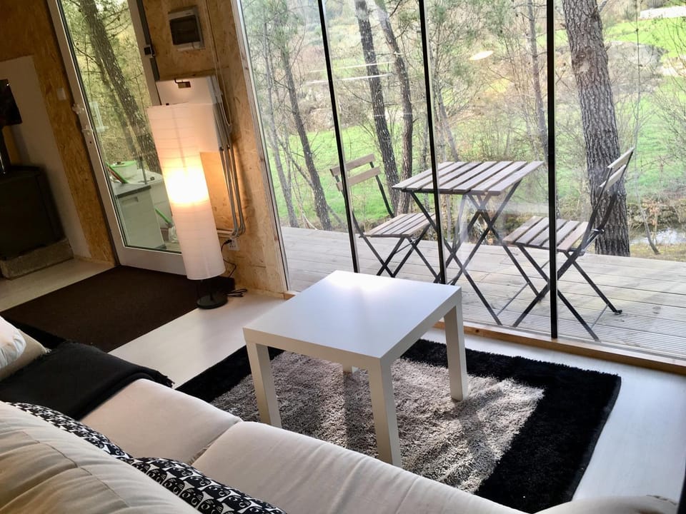 Communal lounge/ TV room, Mountain view, River view