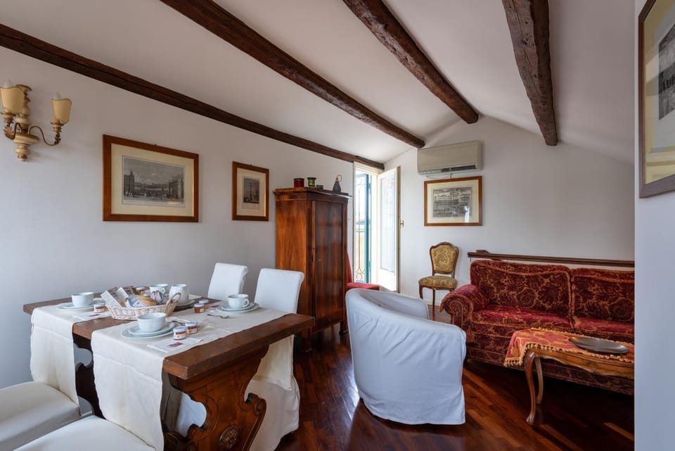 Day, Summer, Living room, Photo of the whole room, Dining area, On site