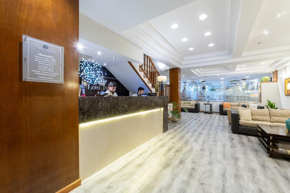 People, Living room, Lobby or reception, Seating area, group of guests