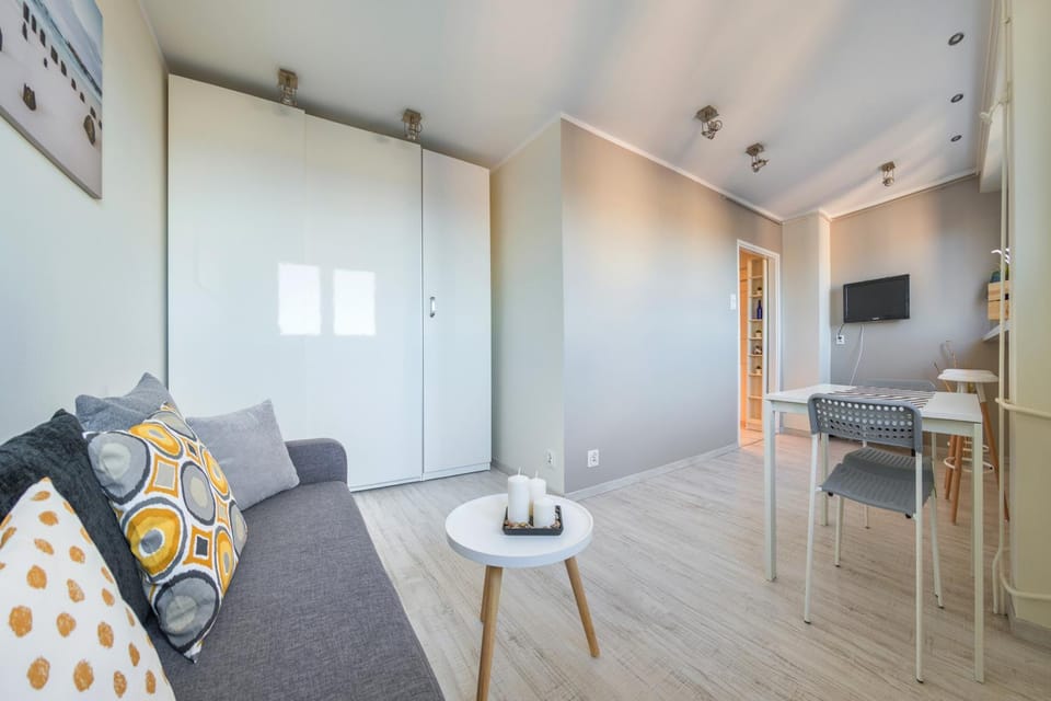 TV and multimedia, Seating area, Dining area, wardrobe