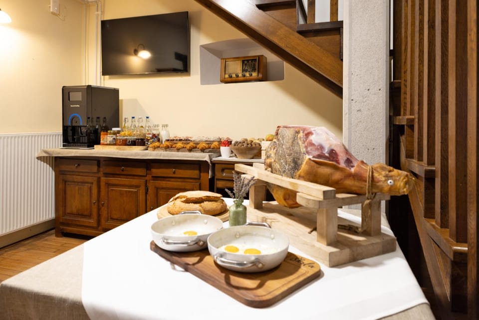 Food and drinks, Food, Breakfast, Continental breakfast