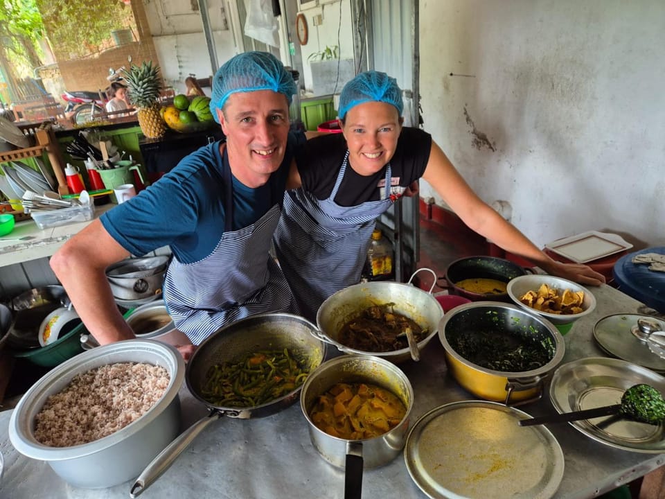 Restaurant/places to eat, People, Kitchen or kitchenette, Food and drinks, Banquet/Function facilities, Food, Buffet breakfast, Lunch, Dinner, group of guests