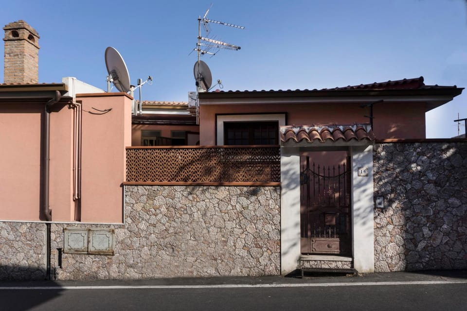 Property building, Facade/entrance, Day