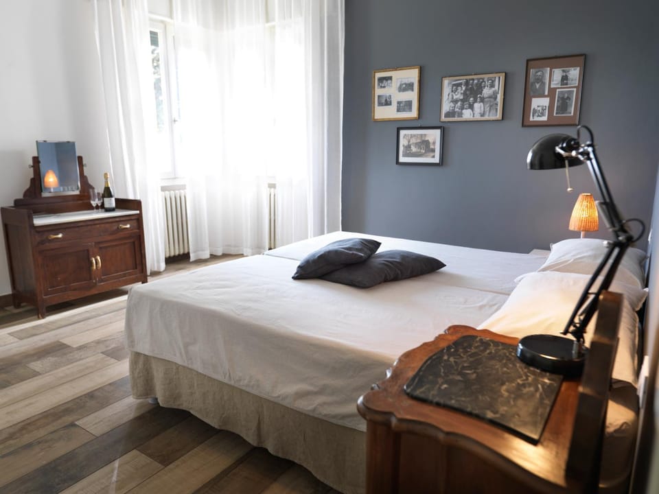 Photo of the whole room, Bedroom, Garden view