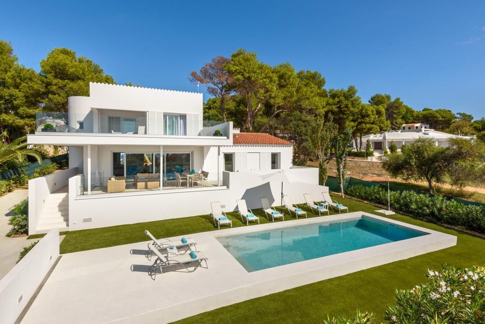 Balcony/Terrace, Photo of the whole room, Decorative detail, Beach, Garden view, Pool view, Sea view, Swimming pool