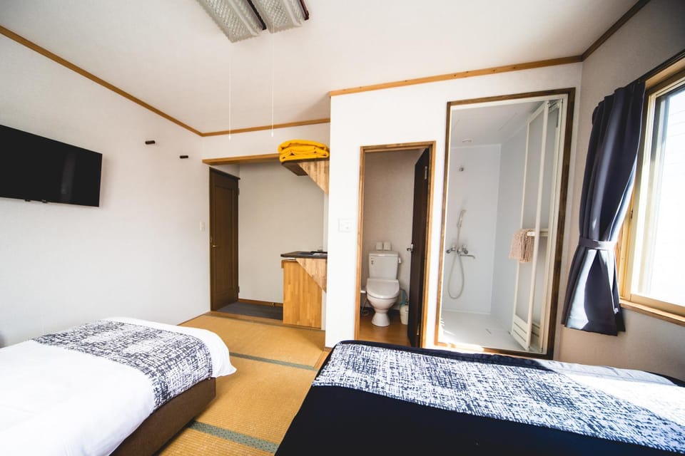 Shower, Toilet