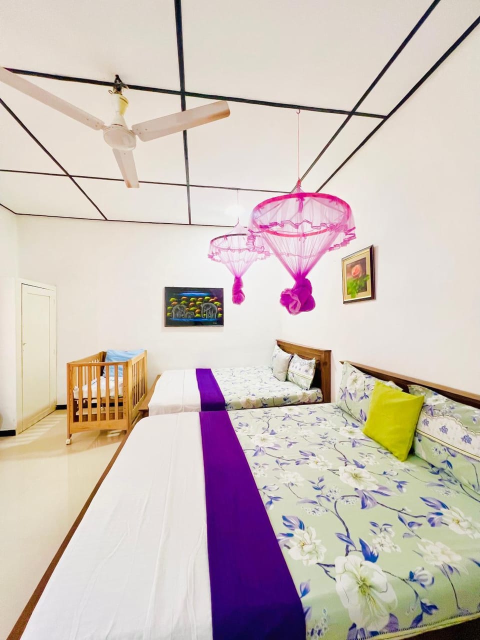 Bed, Photo of the whole room, Bedroom, cot