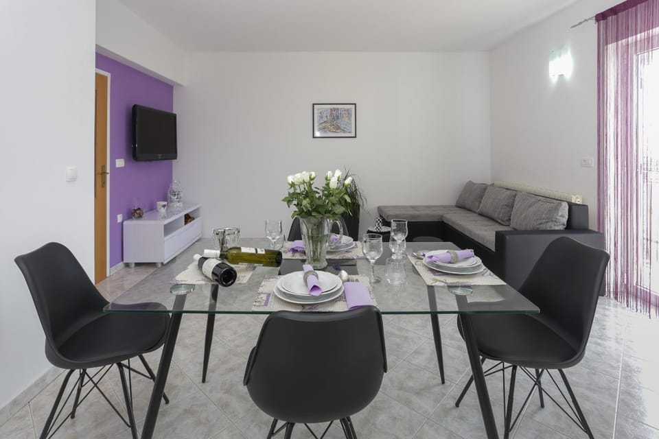 Coffee/tea facilities, Living room, Banquet/Function facilities, Seating area, Dining area