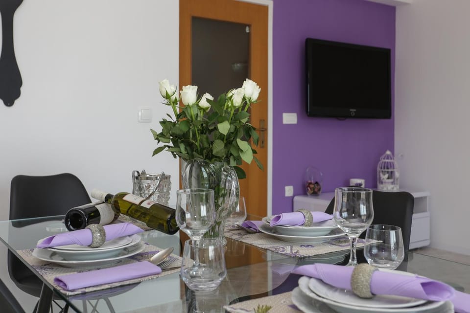 Food and drinks, Dining area
