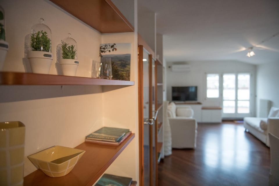 TV and multimedia, Dining area