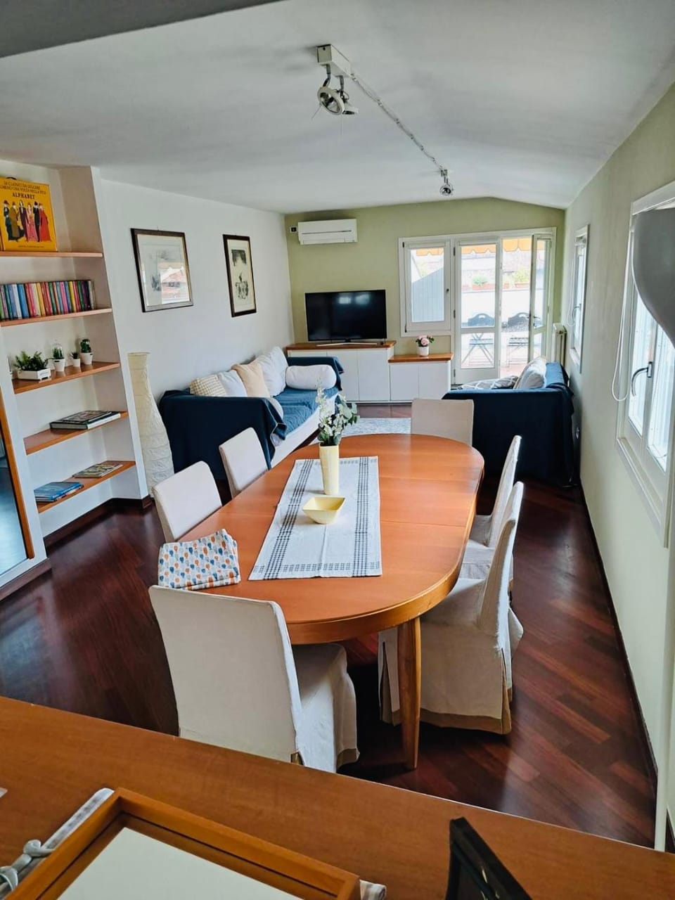 Living room, Seating area