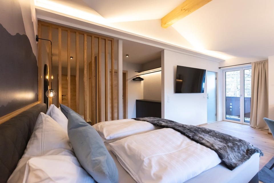 Bed, TV and multimedia, Photo of the whole room, Bedroom, Family