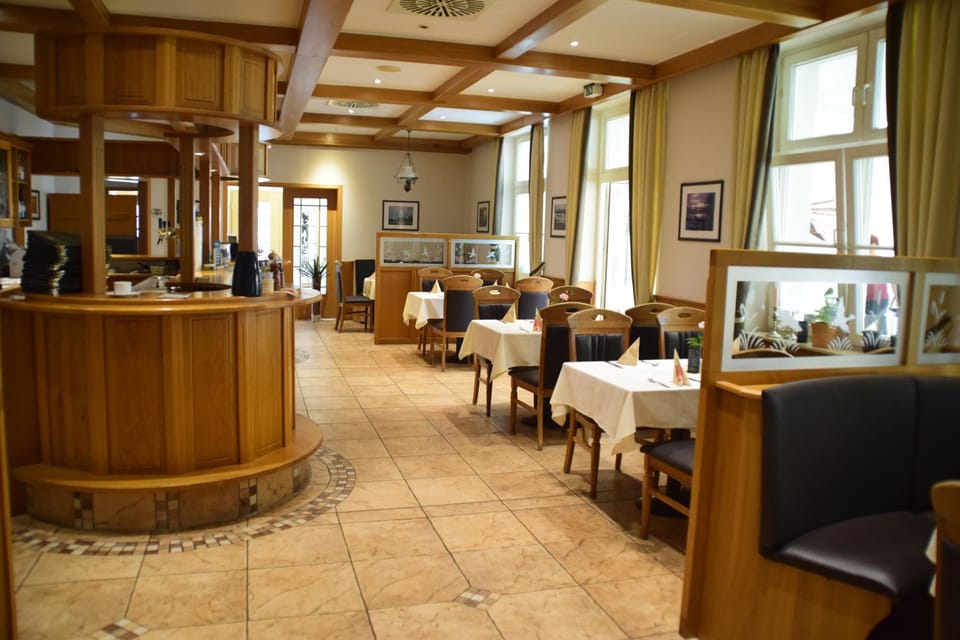 Restaurant/places to eat, Restaurant/places to eat