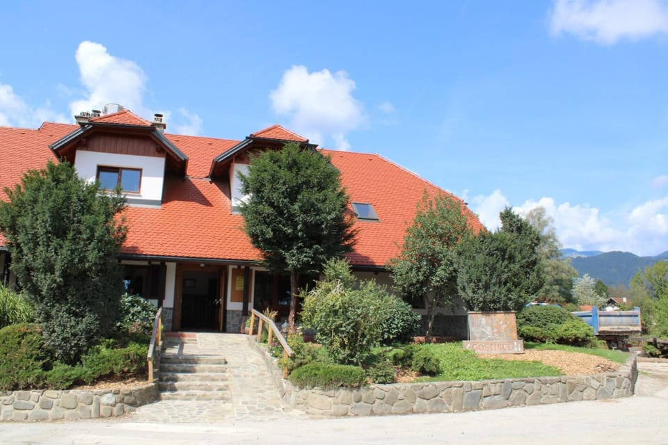 Property building, Restaurant/places to eat