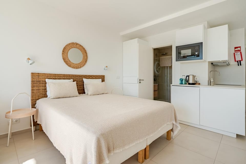 Bed, Kitchen or kitchenette