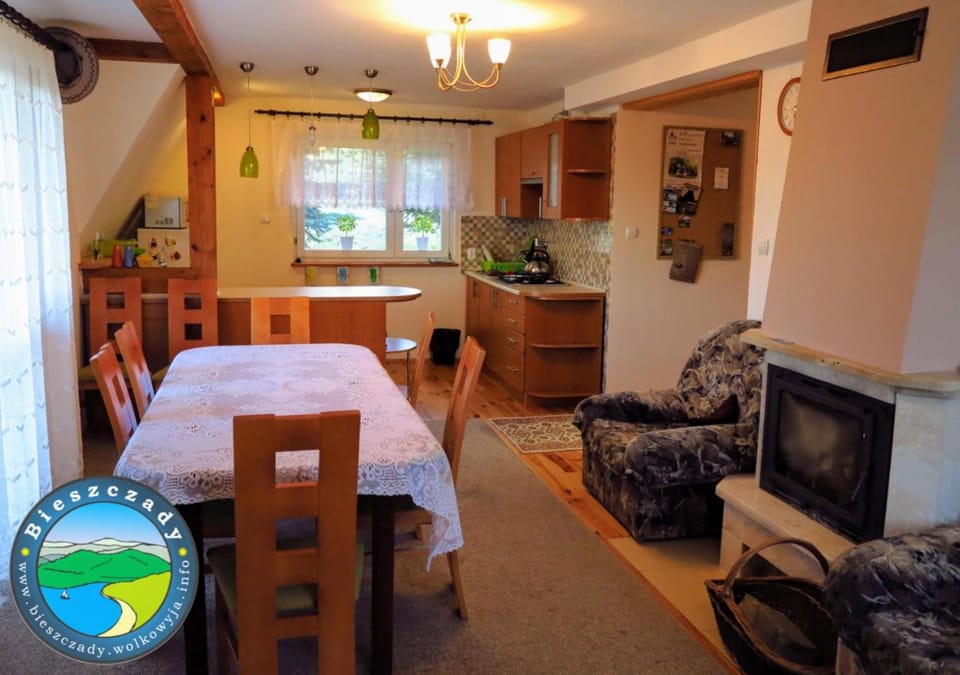 Kitchen or kitchenette, Living room, Photo of the whole room, Dining area