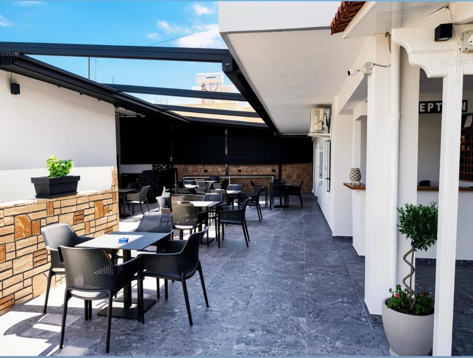 Seating area, Breakfast