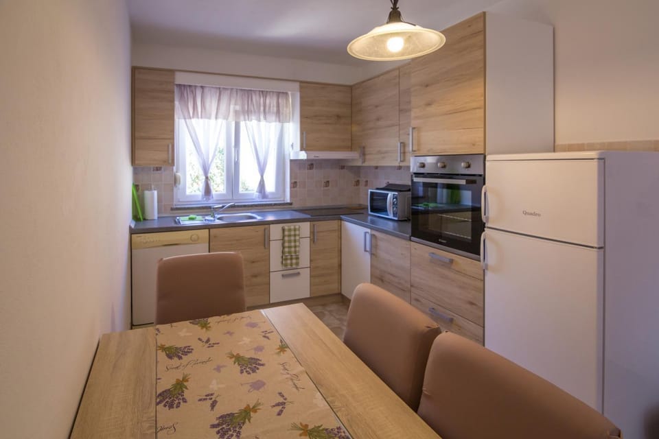 Coffee/tea facilities, Kitchen or kitchenette, Dining area