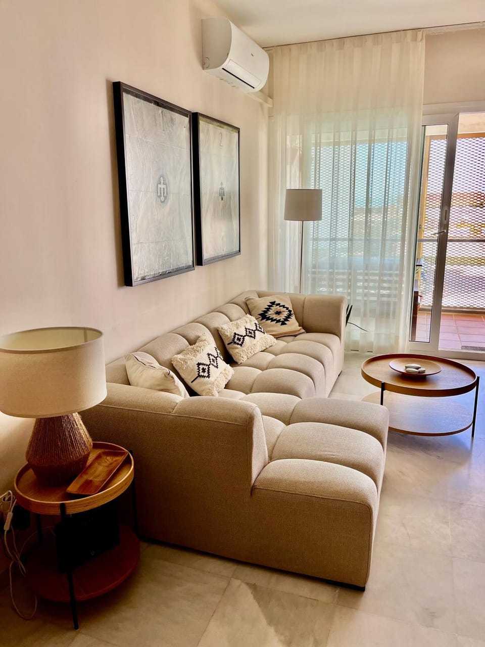 Communal lounge/ TV room