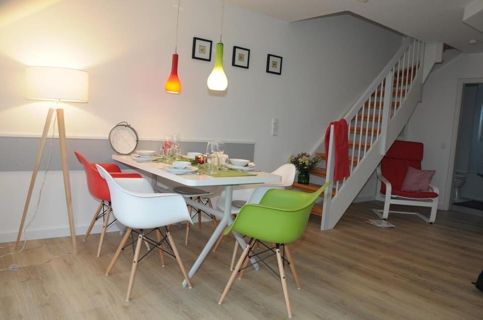 People, Seating area, Dining area, Family