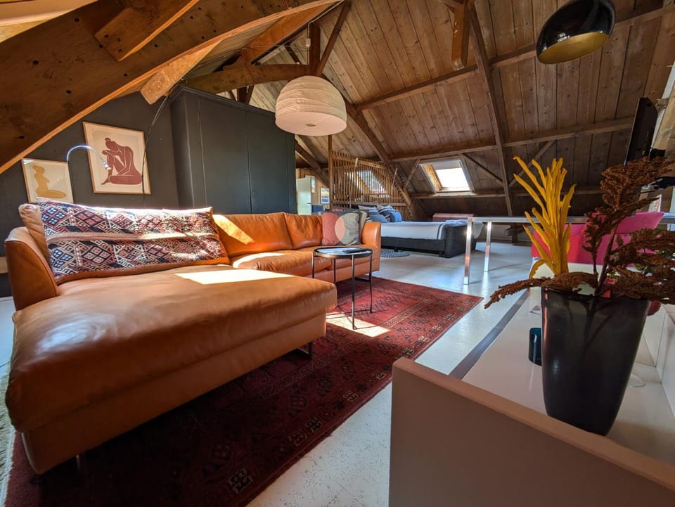 Bed, TV and multimedia, Living room, Seating area, Dining area, Bedroom