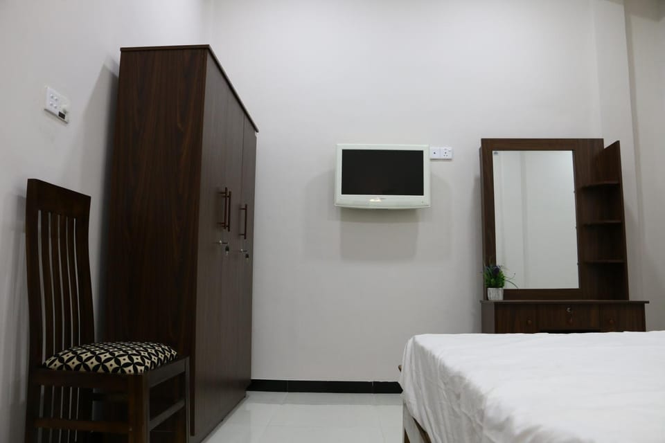 Communal lounge/ TV room, Bed, TV and multimedia, Photo of the whole room, Bedroom, wardrobe, air conditioner