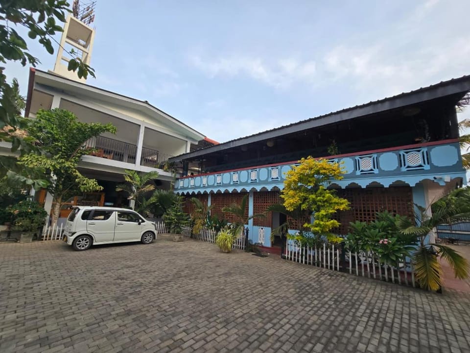 Property building, Restaurant/places to eat, Breakfast