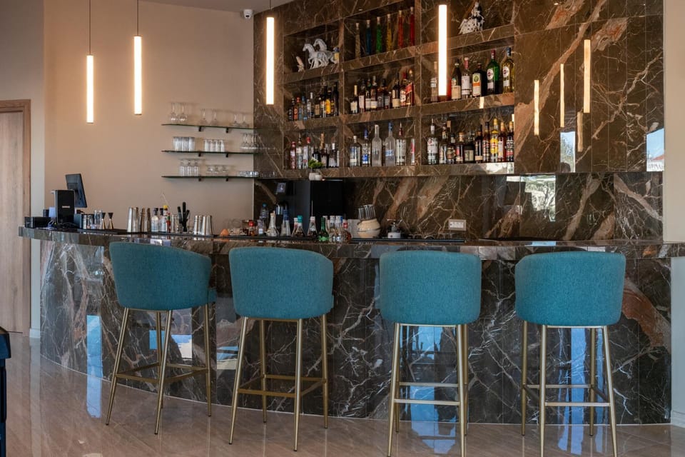 Lounge or bar, Drinks