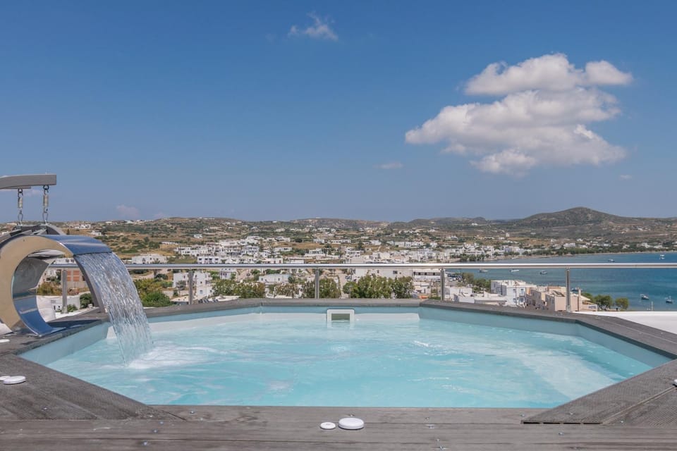 Nearby landmark, Day, Natural landscape, Hot Tub, Pool view