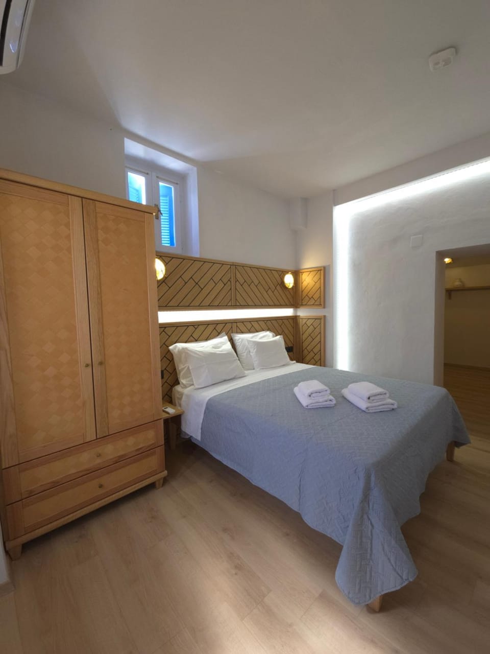 Bed, Photo of the whole room, Bedroom, towels, wardrobe