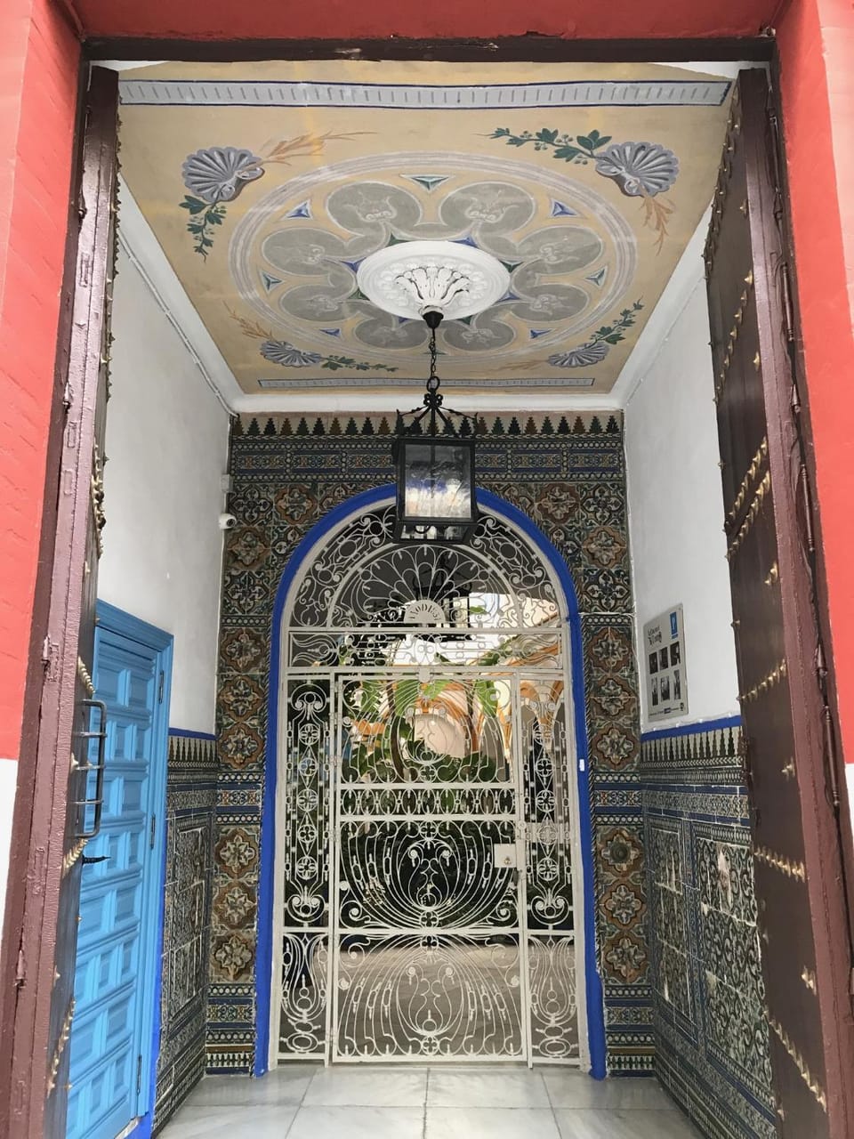 Facade/entrance