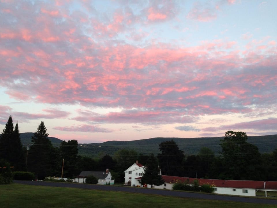 Facade/entrance, View (from property/room), Mountain view