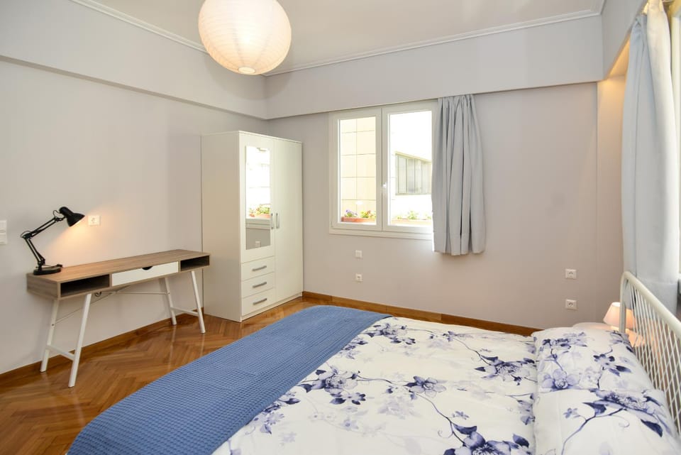 Photo of the whole room, Bedroom